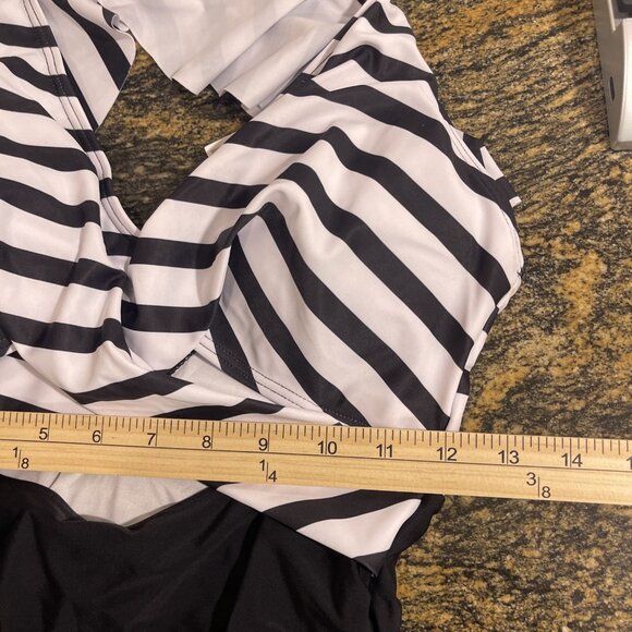 NWT B2Prity Womens Black & White Cutout Ruffle One-Piece Swimsuit Size Medium - Picture 13 of 15